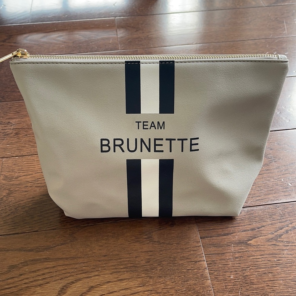 BTB Los Angeles Team Brunette Pouch in grey